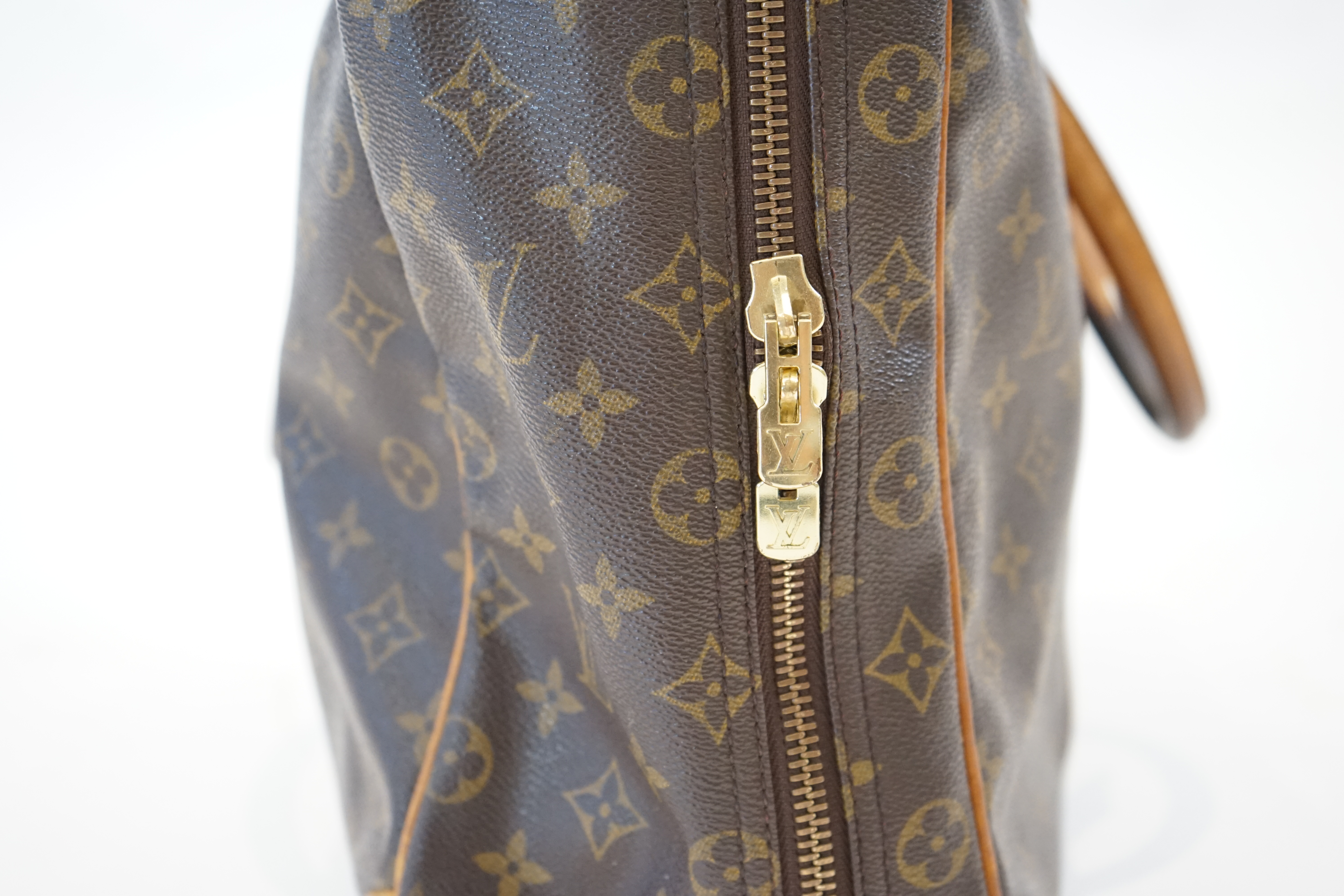 A Louis Vuitton Keepall leather travel bag with luggage tag width 13cm, length 45cm, height 30cm